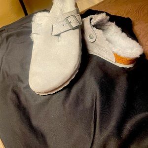 Birkenstock Sherpa lined suede mules. Only worn 2 times , see pics,